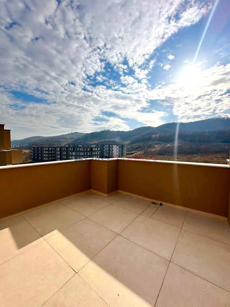 Apartament 3 camere de vanzare in Floresti
